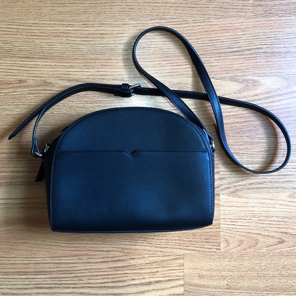 Old Navy black crossbody bag